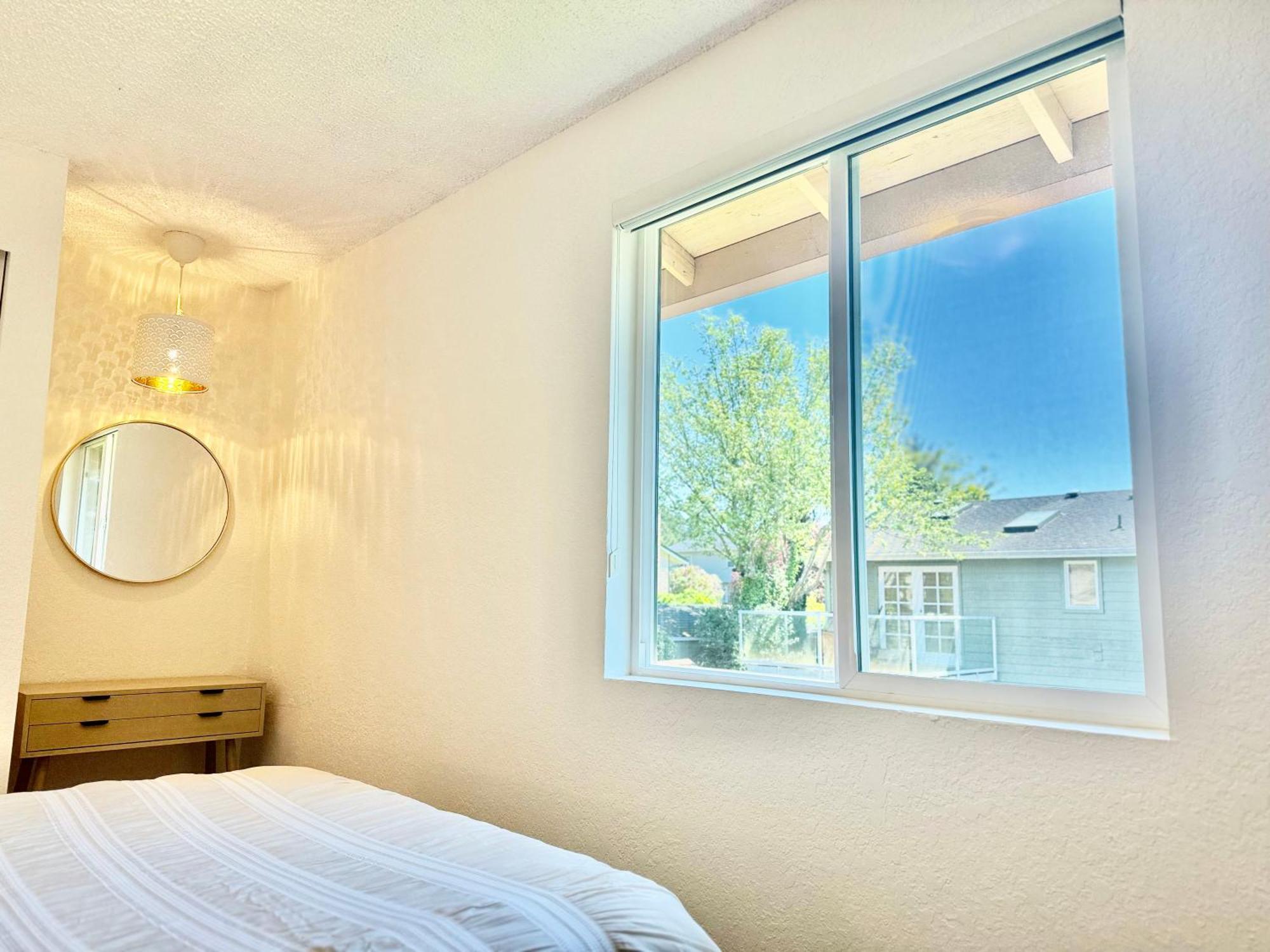 Besa Homestay Near Beach And Seatac Airport - Shared Bathroom With Max 2 Guests Des Moines Exterior photo