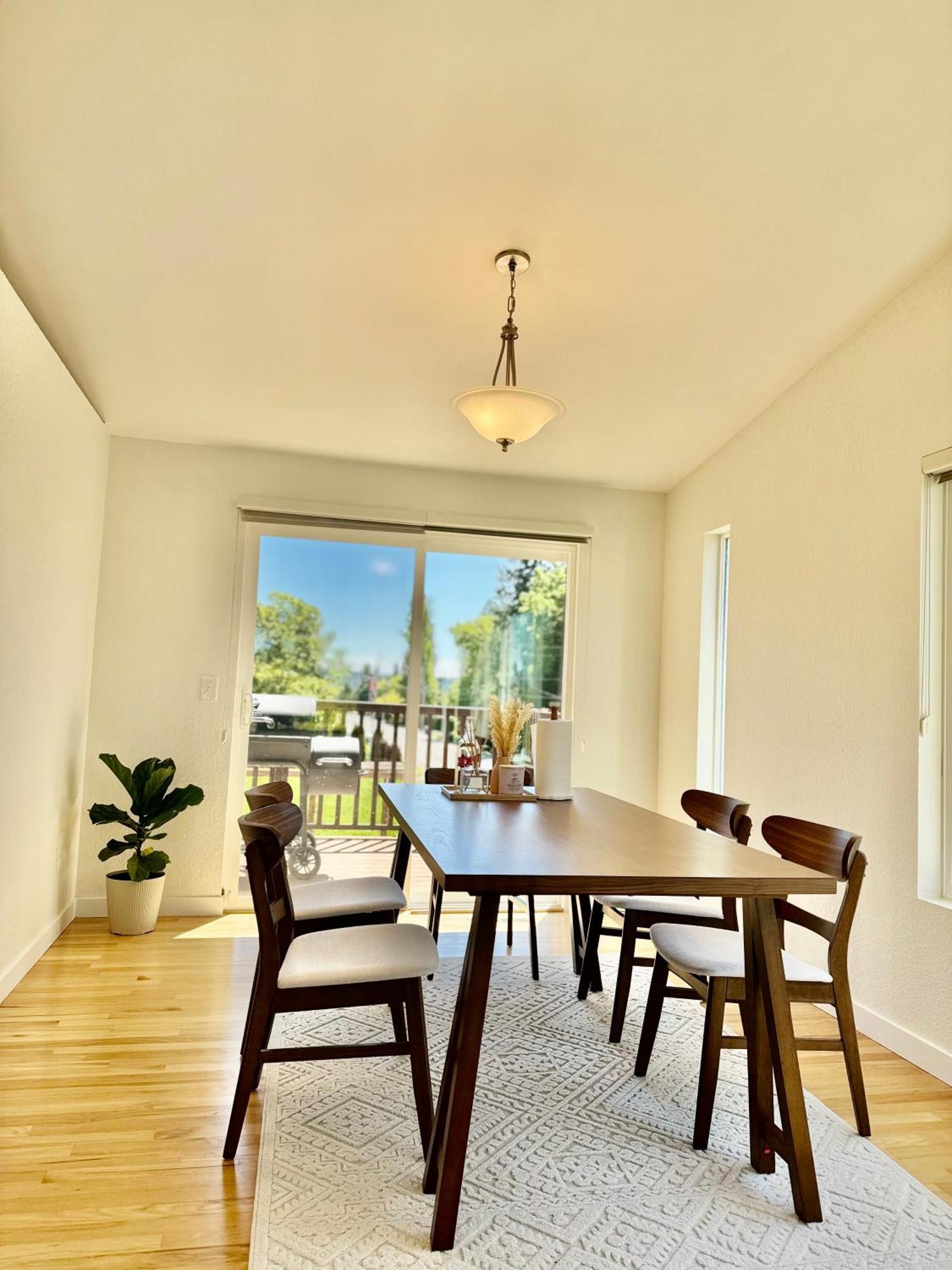 Besa Homestay Near Beach And Seatac Airport - Shared Bathroom With Max 2 Guests Des Moines Exterior photo
