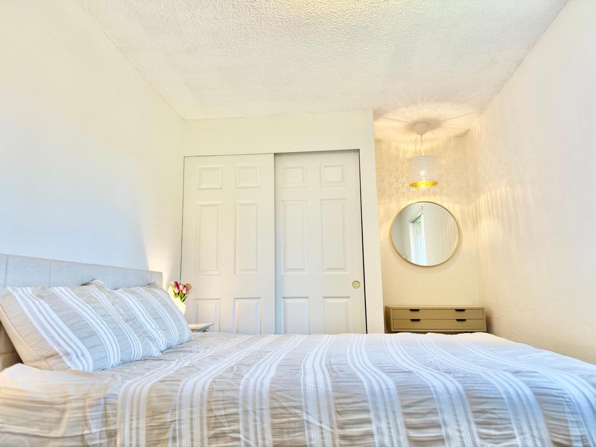 Besa Homestay Near Beach And Seatac Airport - Shared Bathroom With Max 2 Guests Des Moines Exterior photo