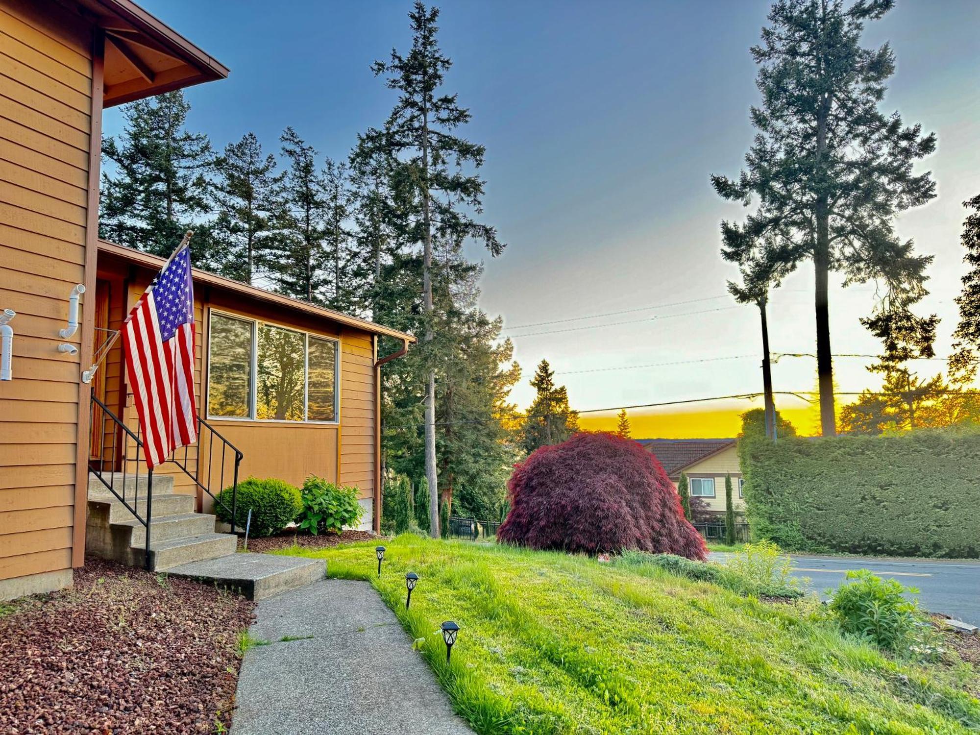 Besa Homestay Near Beach And Seatac Airport - Shared Bathroom With Max 2 Guests Des Moines Exterior photo